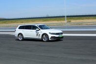 Ilyen Volkswagen nem lesz már – VW Passat GTE 34