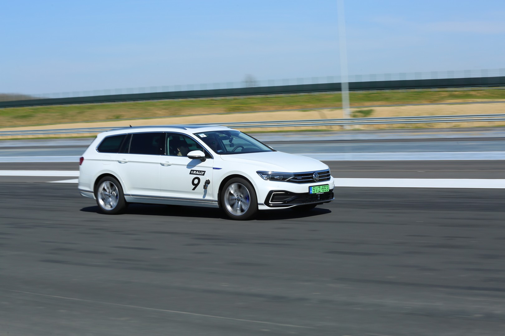 Ilyen Volkswagen nem lesz már – VW Passat GTE 5