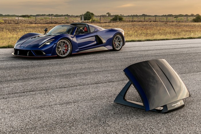 Megérkezett a világ legerősebb kabriója 8