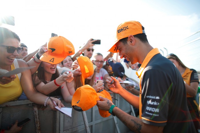 Folytatódik a szappanopera, láthatáron az F1-es kirúgás 2 Folytatódik a szappanopera, láthatáron az F1-es kirúgás 2