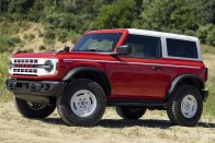 A nagypapa ruháját vette fel a Ford Bronco 12