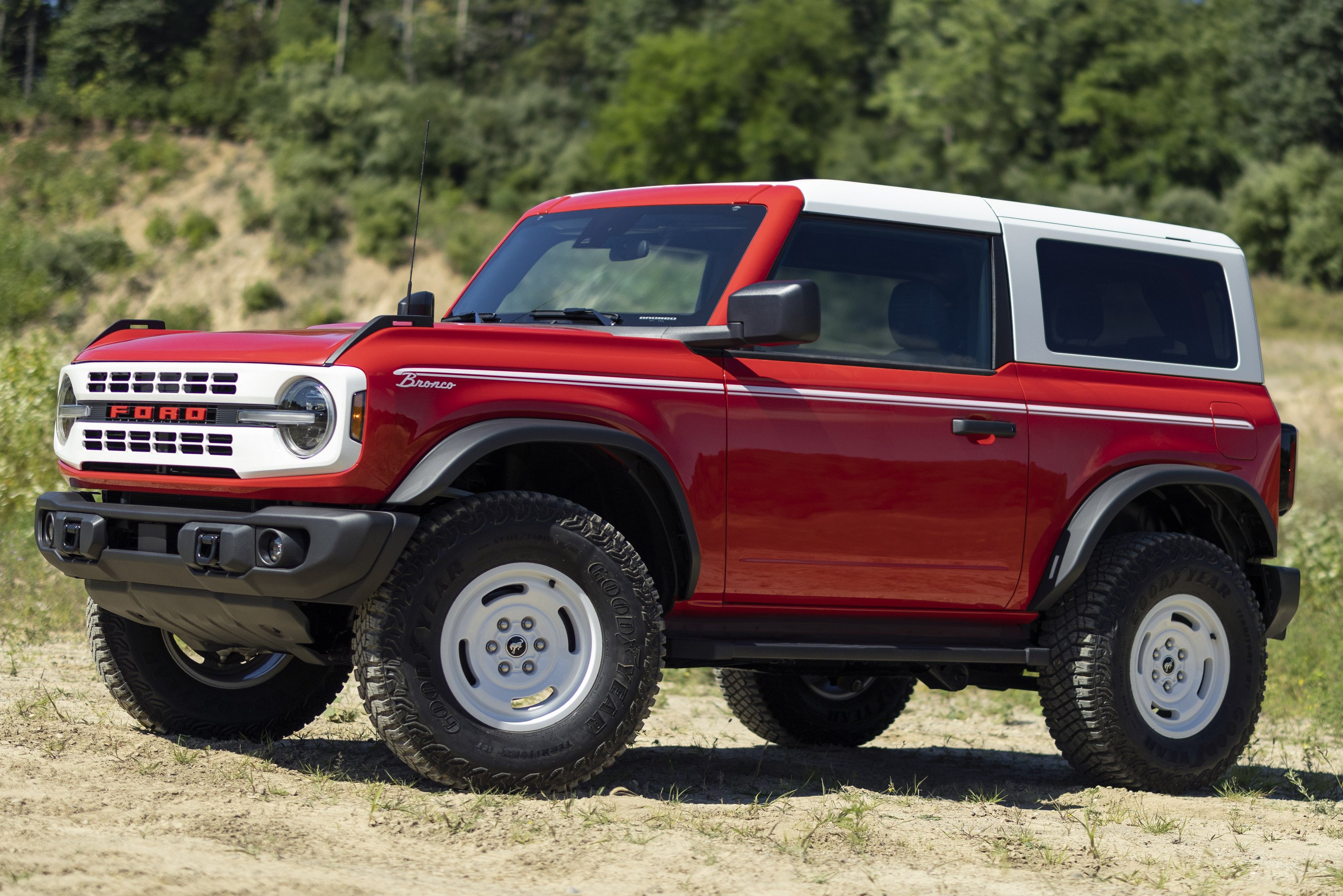 A nagypapa ruháját vette fel a Ford Bronco 4