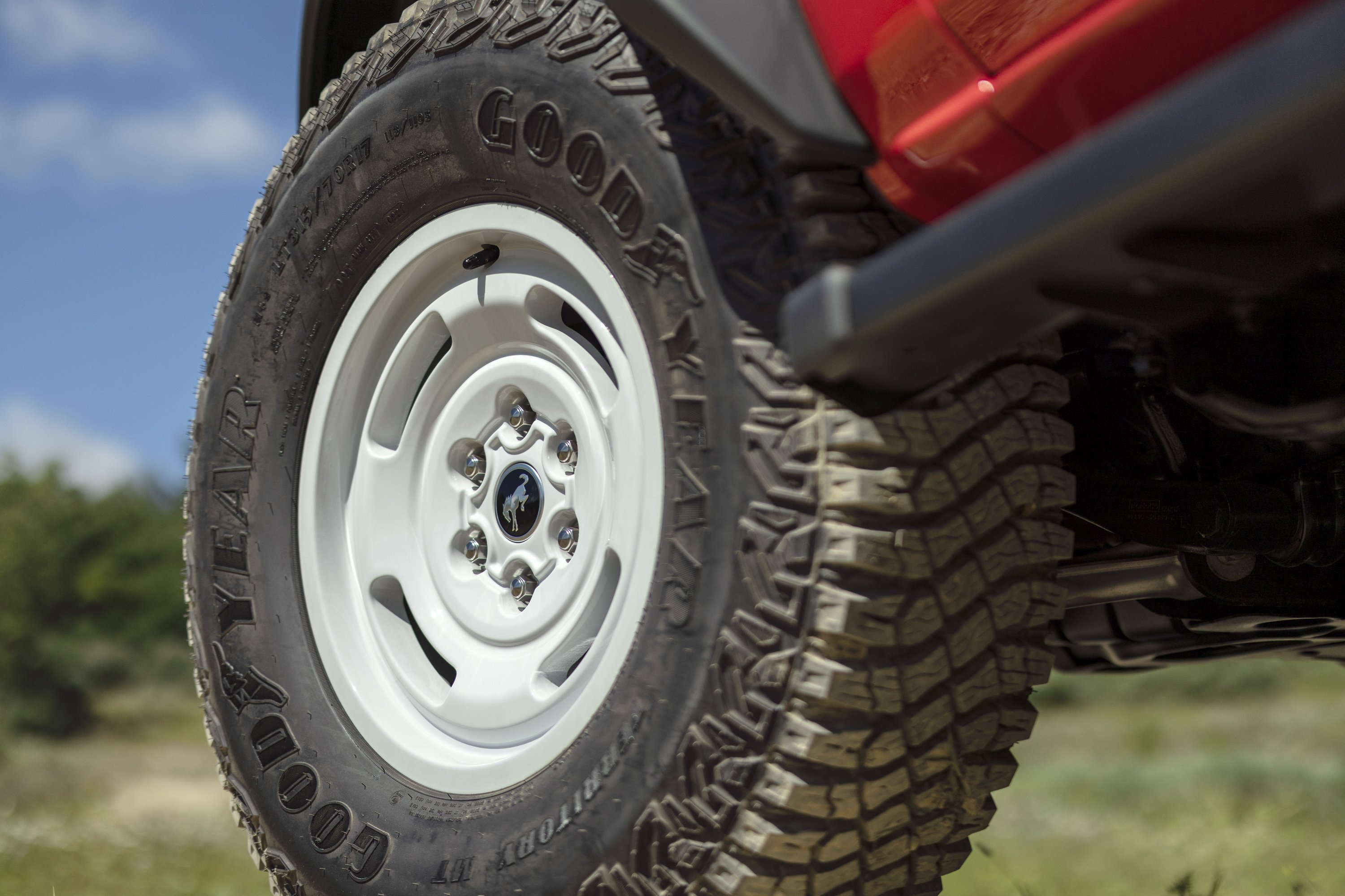 A nagypapa ruháját vette fel a Ford Bronco 9