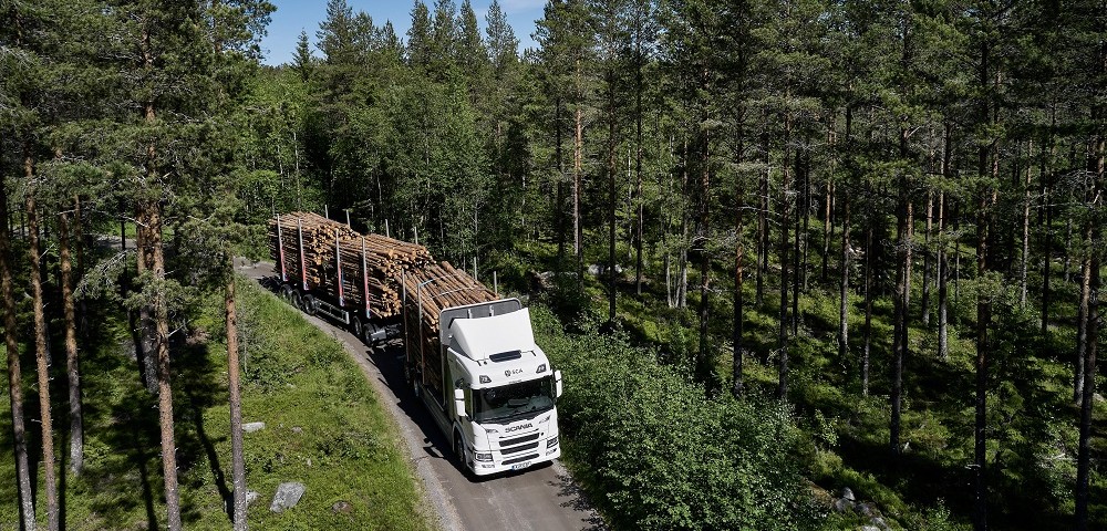 Munkába állt a világ első elektromos faszállítója