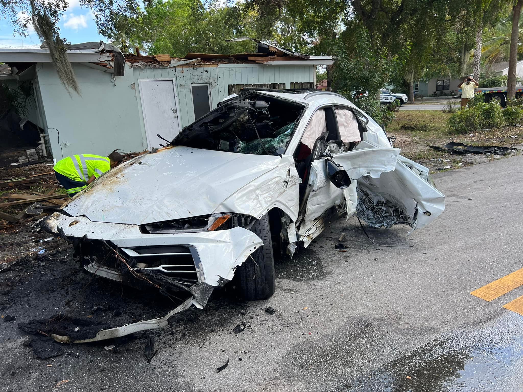 A száguldó Lamborghini mindent összetört, ami az útjába került 1