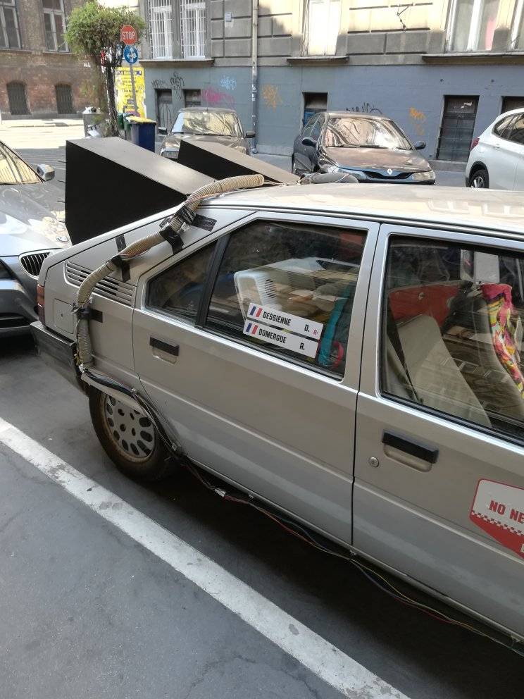 Olyan autó parkolt Budapesten, hogy mindenki csak óvatosan nézze meg 1