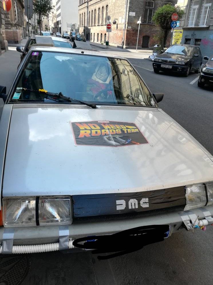 Olyan autó parkolt Budapesten, hogy mindenki csak óvatosan nézze meg 2