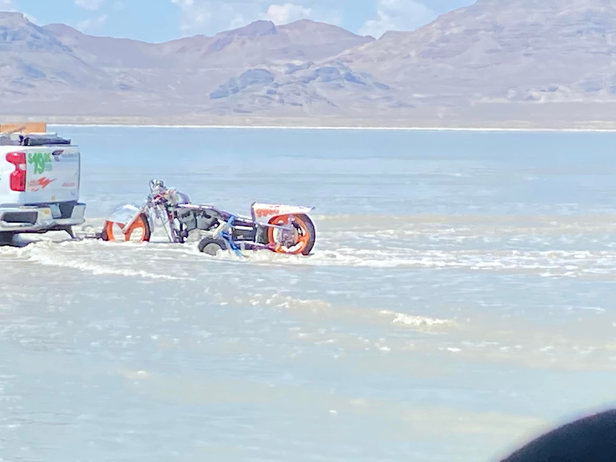 Özönvíz mosta el a világ egyik legjobb autós buliját 1