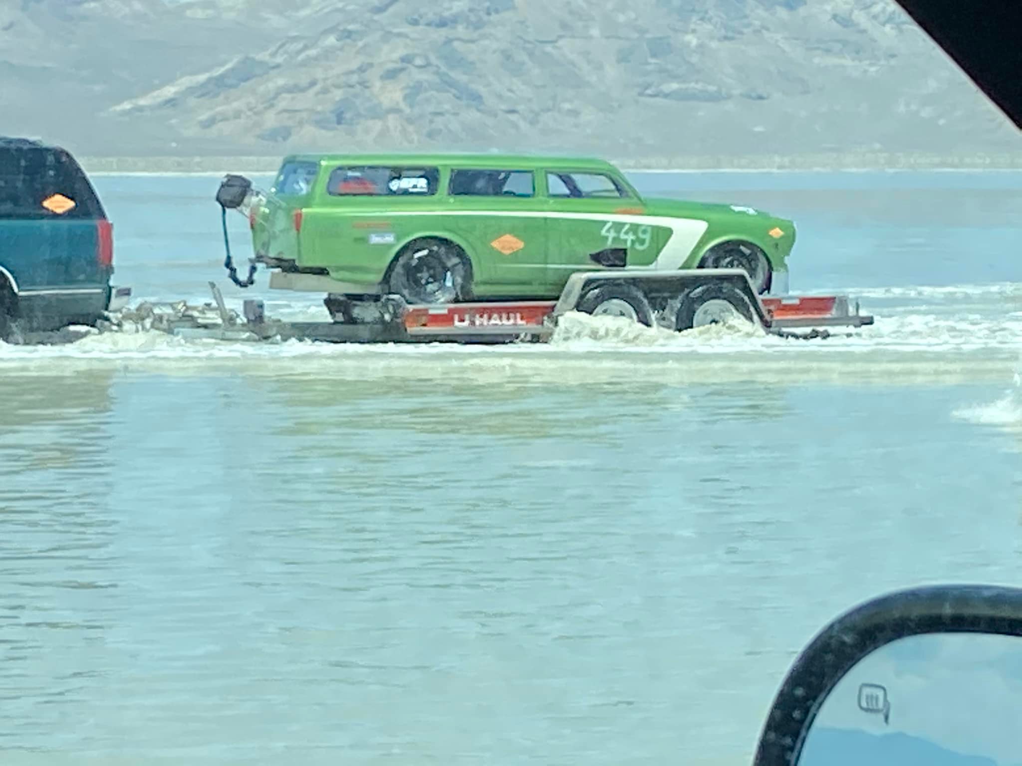 Özönvíz mosta el a világ egyik legjobb autós buliját 6