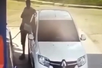 Tankolás közben gyújtott rá, de kegyetlenül megbánta