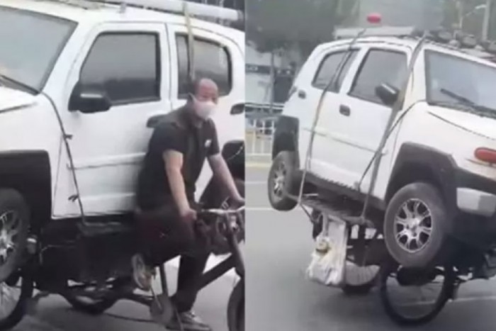 Triciklivel vitt el egy egész autót a szállítás bajnoka