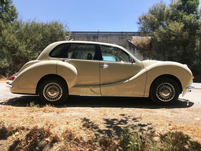 Az alapot adó autó is megosztó volt, de így tényleg retinába ég ez a tuningolt gép 5