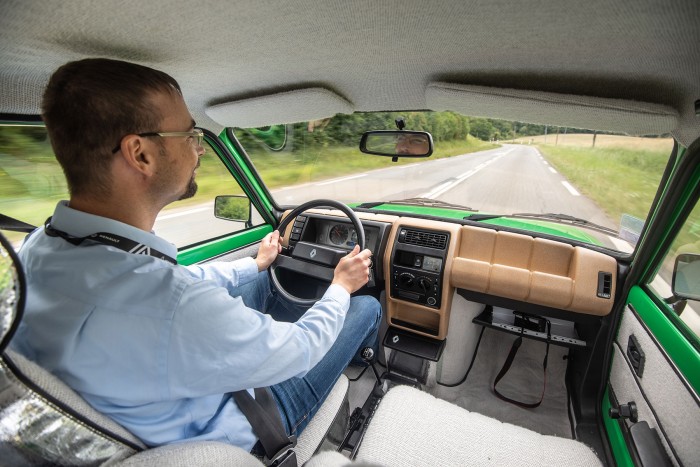 Minden rosszkedvű embernek kellene egy ilyen autó 11