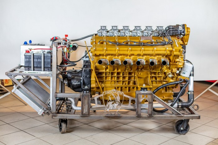 Gyönyörű fenevadként ordít a hajókba szánt Lamborghini V12-es 6