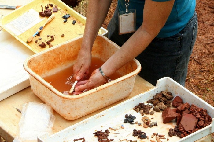 169 aranygyűrűt találtak egy sírban