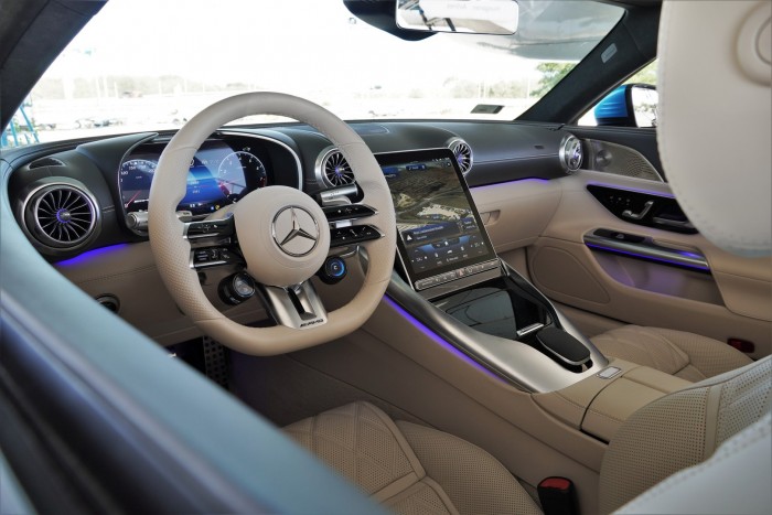 Benzinzabálók a jövőnkért – BMW M850i és Mercedes-AMG SL 55 99 Benzinzabálók a jövőnkért – BMW M850i és Mercedes-AMG SL 55 99