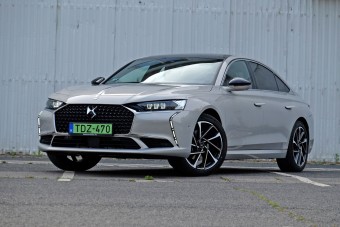 Francia csatahajó, rafinált részletekkel – DS 9 teszt