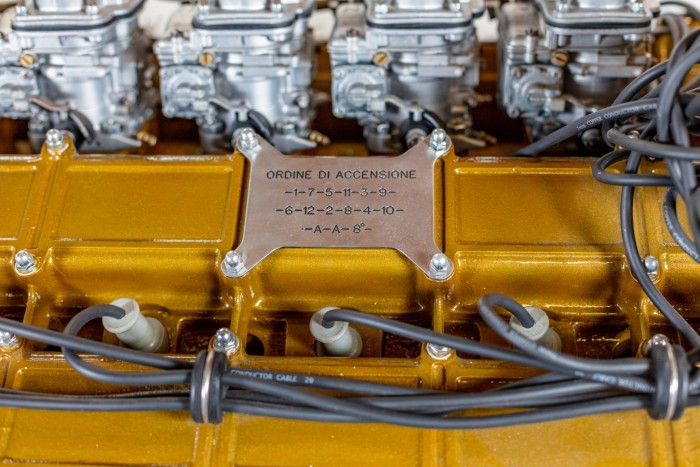 Gyönyörű fenevadként ordít a hajókba szánt Lamborghini V12-es 2