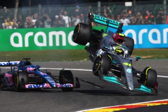 F1: Óriási erővel csapódott az aszfaltnak Hamilton