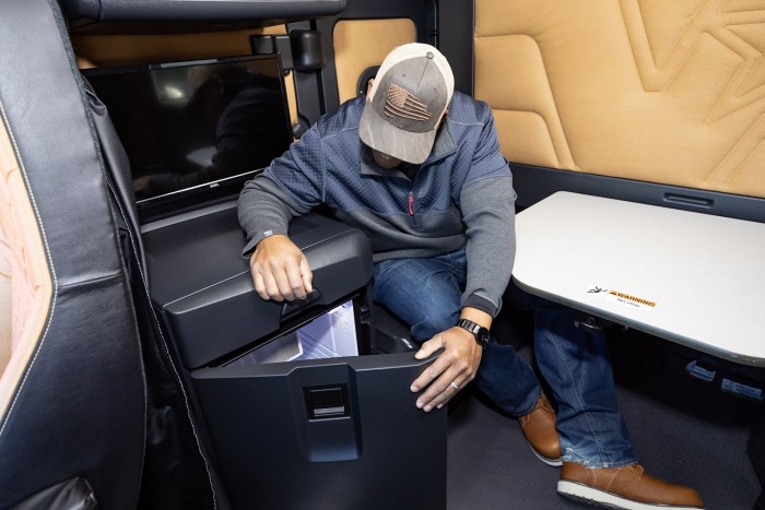 Csak dízelmotorokkal készül legújabb amcsi csőrös 9