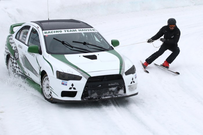 Autóversenyzésre vált a világbajnok síelő