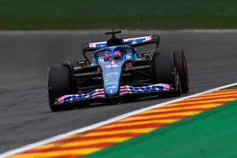 F1: Kihasználná az élmenők büntetését Alonso