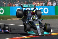 F1: Elővették Hamiltont az ütközés után 1