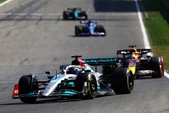 F1: A Mercedes is megverhette volna a Ferrarit?
