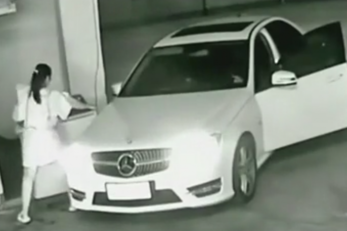 Nézni is fáj, ahogy egyszerű tolatásból katasztrófa kerekedik