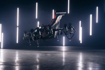 250-nel repül a francia szuperhős sugárhajtású trónja