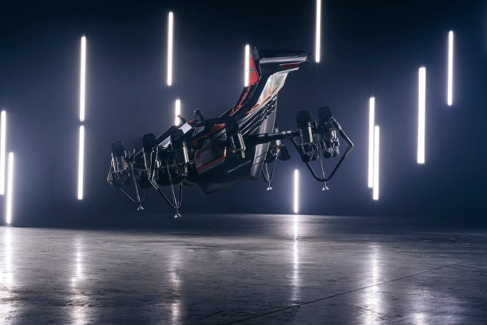 250-nel repül a francia szuperhős sugárhajtású trónja