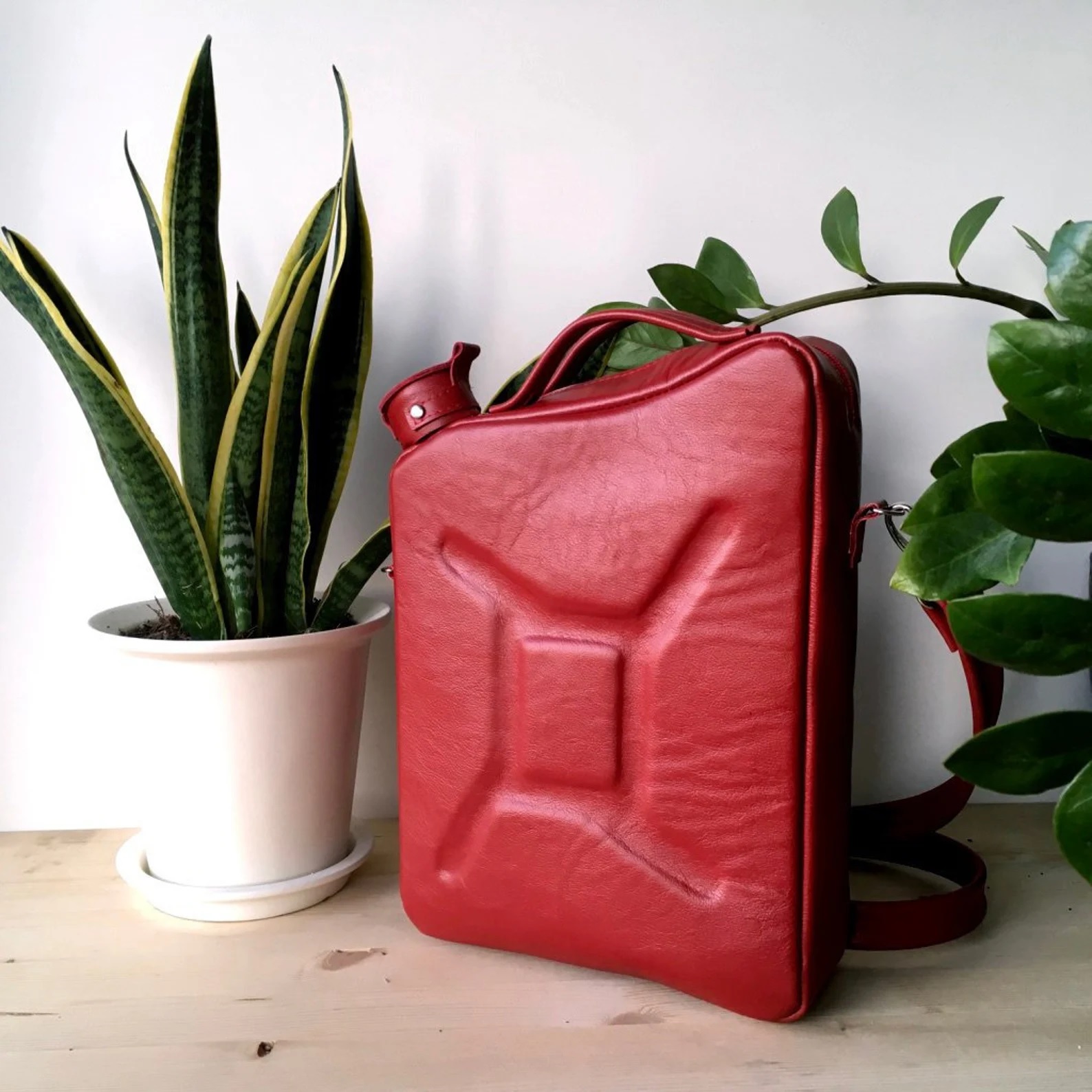 Ebben a kannában pont üzemanyagot nem tartanak 1