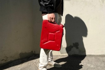 Ebben a kannában pont üzemanyagot nem tartanak