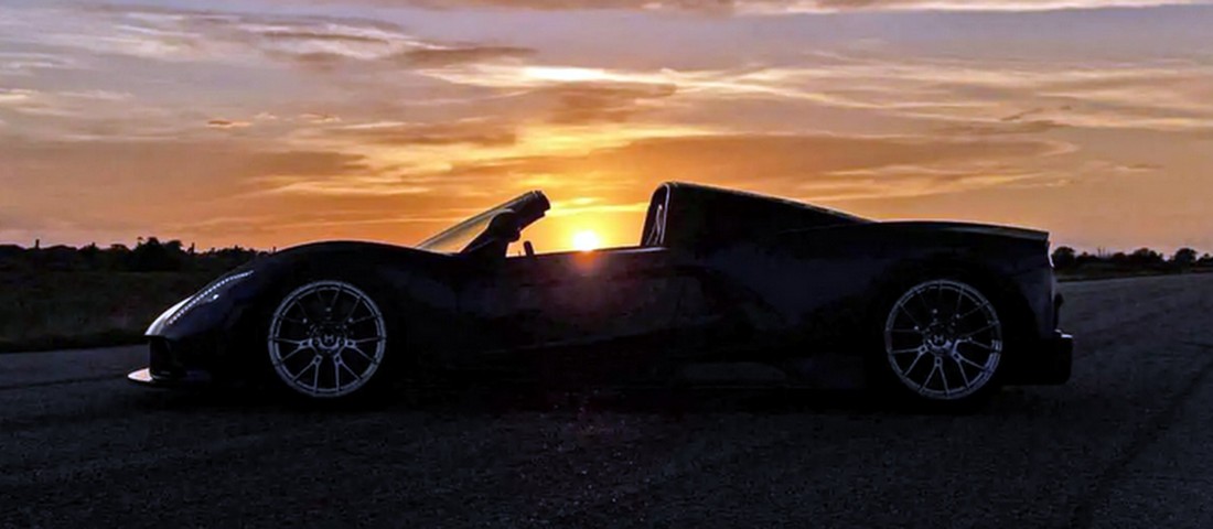 Roadster verziót kap a Hennessey Venom F5