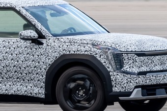 Célegyenesben a Kia új nagy szabadidőjárműve