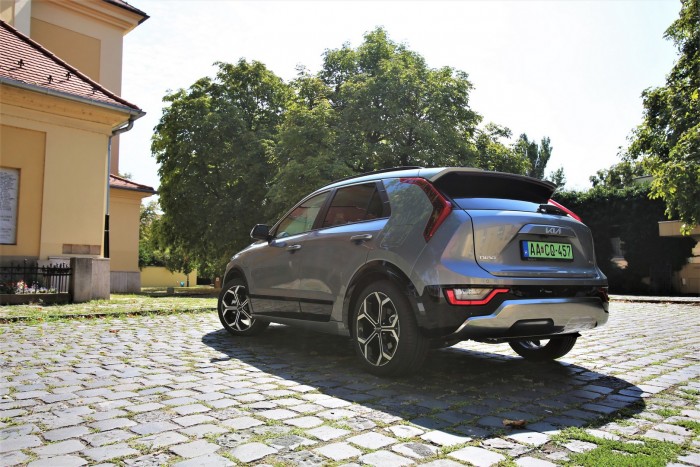 Praktikus különc, épp ezért vonzó az új Kia Niro! 12 | Vezess Praktikus különc, épp ezért vonzó az új Kia Niro! 12