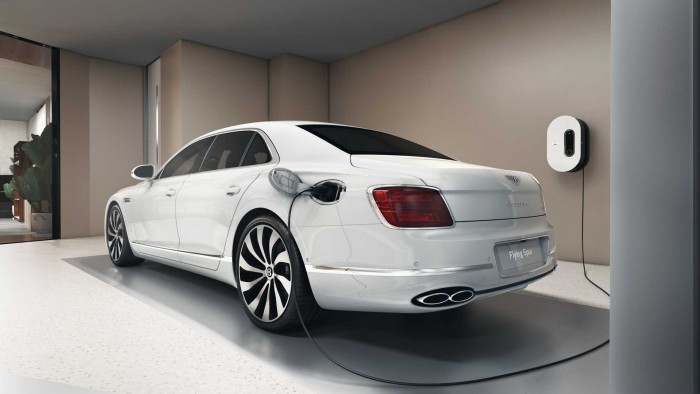 A hatvanadik emeletre is fel lehet majd jutni autóval a Bentley toronyházában 3