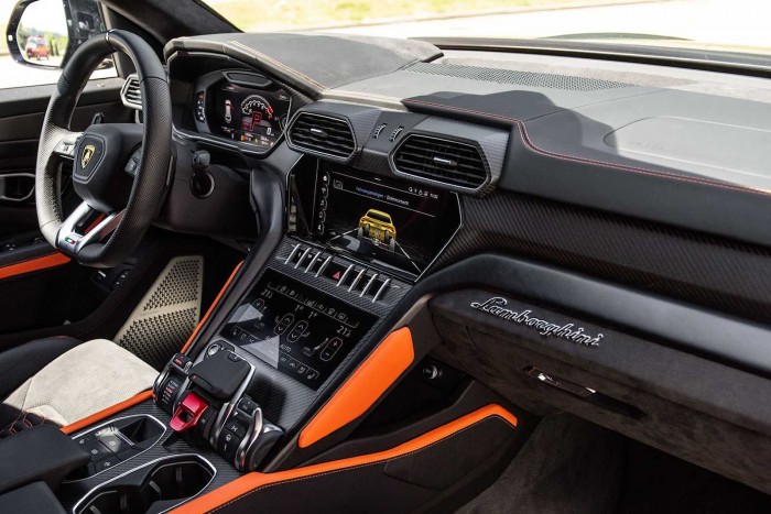 Még erősebb lett a Lamborghini SUV-ja 6 | Vezess Még erősebb lett a Lamborghini SUV-ja 6