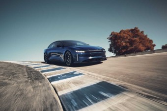 Újabb pokoli gyors villanyszedán tette le névjegyét