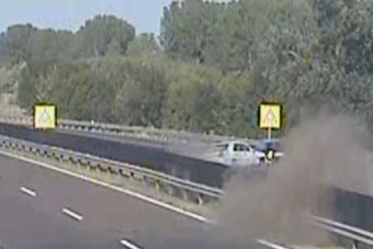 Flippergolyóként pattogott az M3-as szalagkorlátjai között a részeg autós
