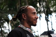 F1: Máris figyelik a felügyelők Hamiltont 1