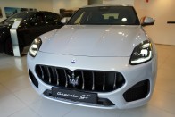 Itthon a legújabb Maserati. Ültünk az akár 530 lóerős Grecaléban! 44