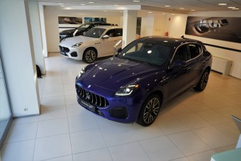 Itthon a legújabb Maserati. Ültünk az akár 530 lóerős Grecaléban!
