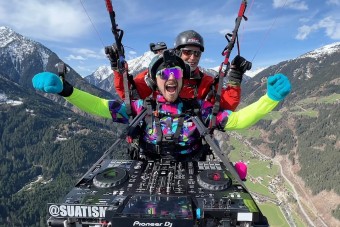 Lehetetlen helyeken zenél ez a DJ