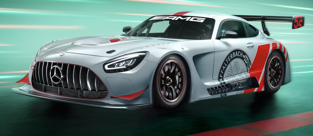 Egyedi versenyautóval ünnepel az AMG