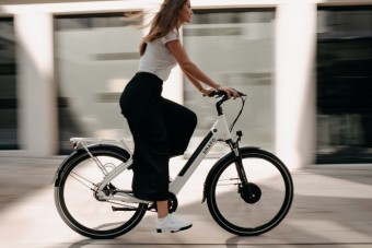 1,6 milliót kaphatnak a franciák ha autójukat villanybringára cserélik