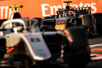 Új pilóta mutatkozik be a Forma-1-ben