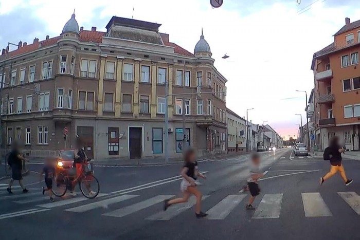 A zebrán különbözött össze egy autós és egy gyalogos Szombathelyen 1