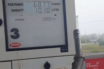 A tankolás után is pörgött tovább a számláló egy magyar benzinkúton