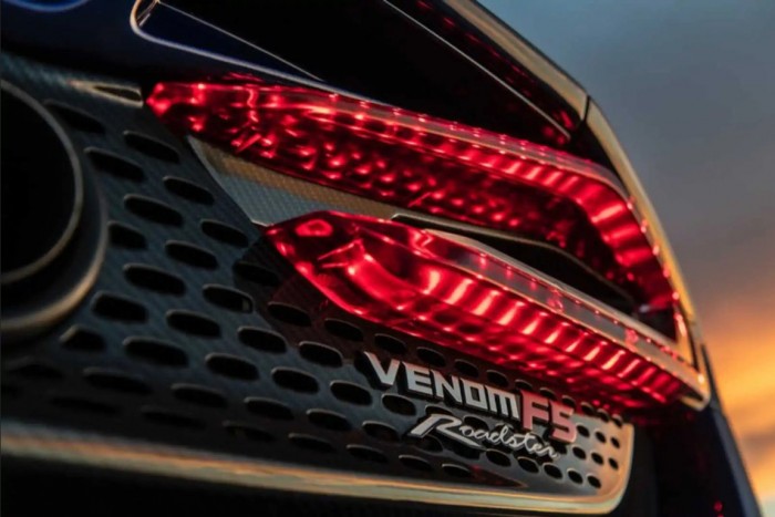 Roadster verziót kap a Hennessey Venom F5 1